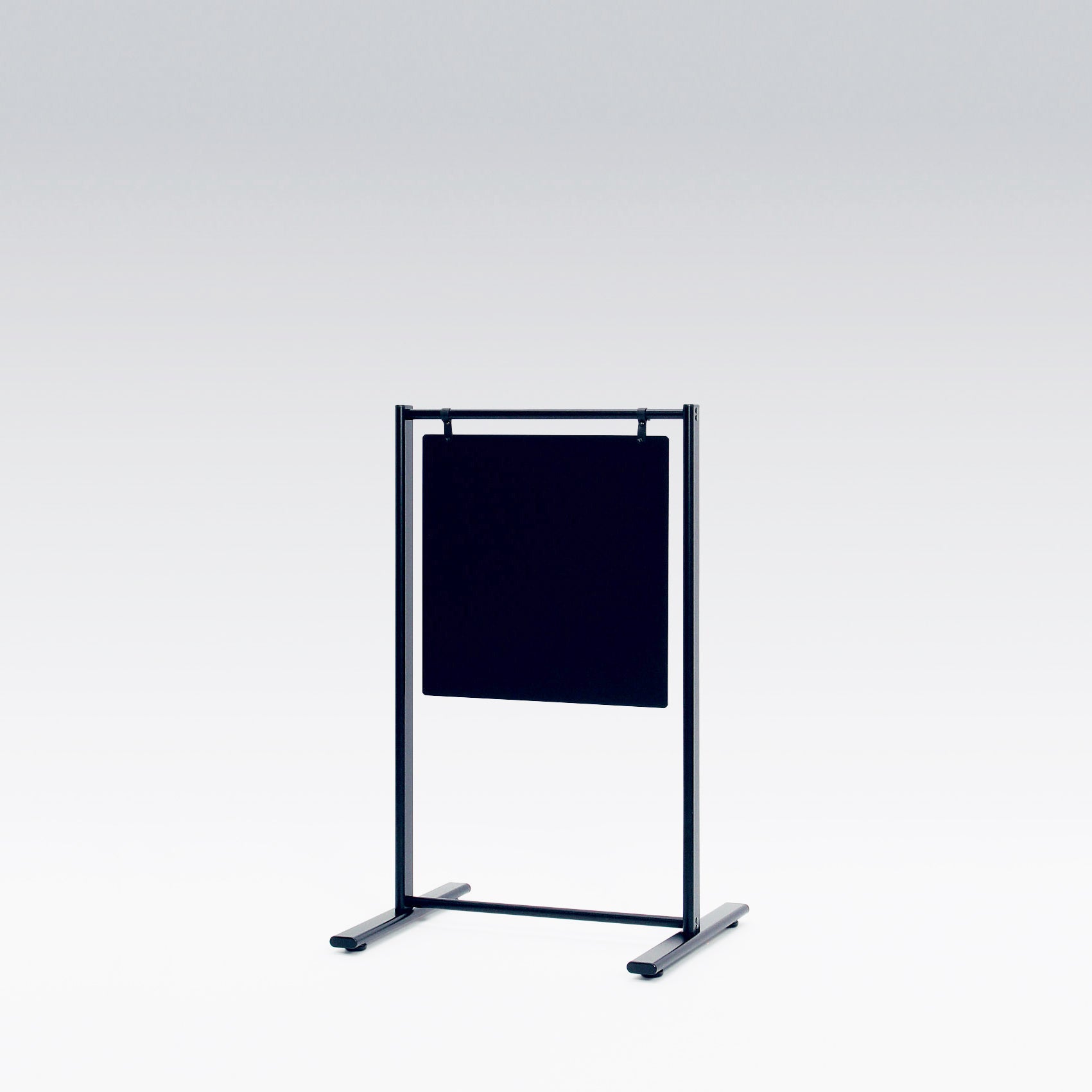 おしゃれ立て看板 T型 アルミ枠 450ｘ450mm 黒色 無地 屋外仕様