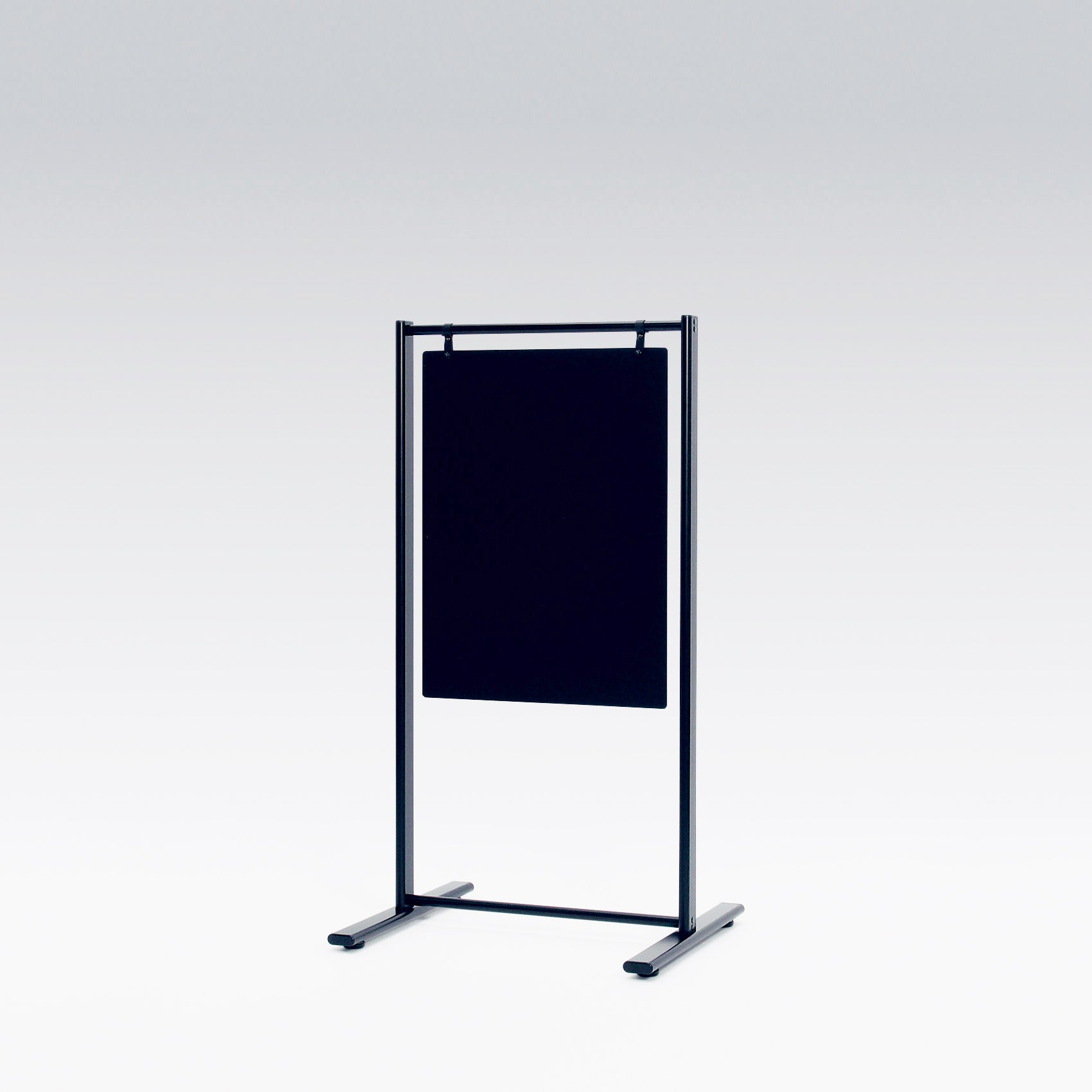 おしゃれ立て看板 T型 アルミ枠 450ｘ600mm 黒色 無地 屋外仕様